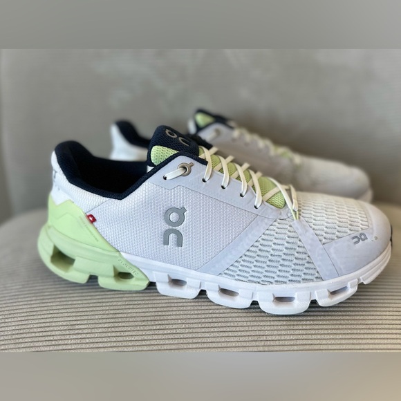 women's On Cloudflyer running - 'Lavender /Meadow' size 10 (21.99031) - Picture 2 of 10